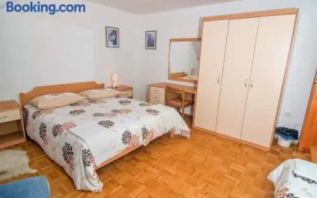 Apartments and Rooms Tajcr