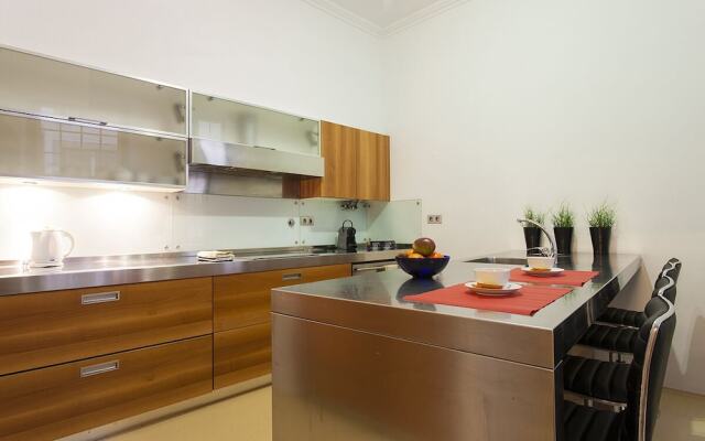 ALTIDO Elegant 3BR Apt w/workspace in Chiado