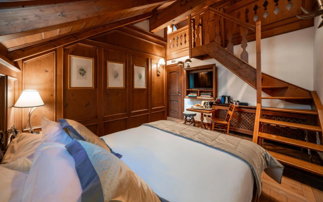 Ambra Cortina Luxury & Fashion Boutique Hotel