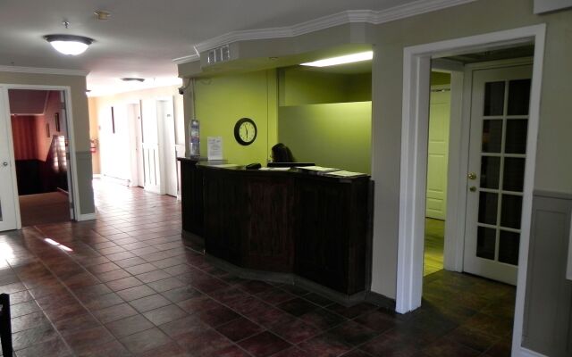 Harbourview Inn & Suites
