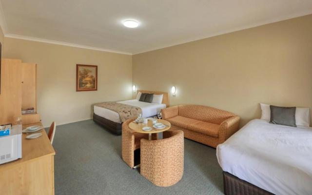 Country Gardens Motor Inn – Guest Rooms – Cowra