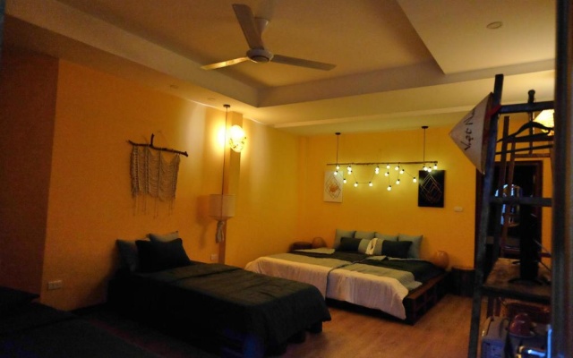 The Gallery House – Guest Rooms – Hanoi