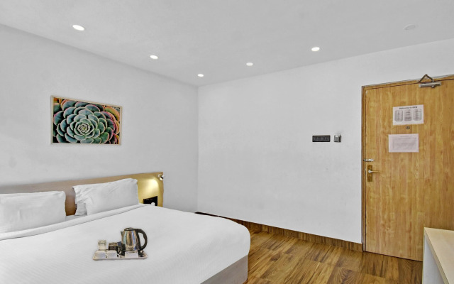 OYO Townhouse 539 Transit Express