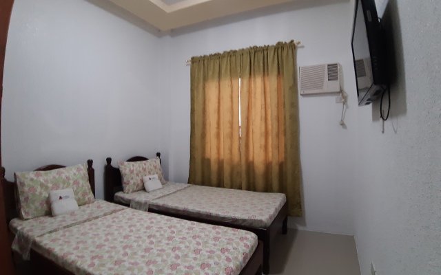 OYO 684 Cecilia's  Inn