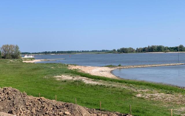 Gorinchem, spacious house, terrace at the water