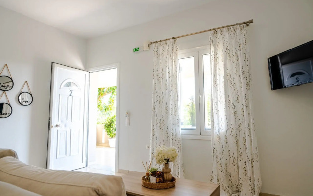 Tesys Studios & Apartments