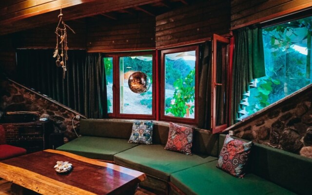 Enchanting Unique House With Backyard in Izmir