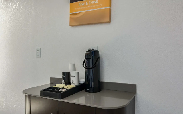 Motel 6 Cartersville - White GA