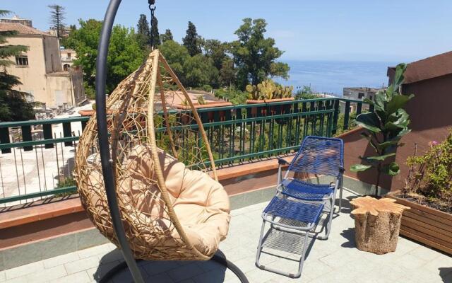 Bright and panoramic apartment in Aci center