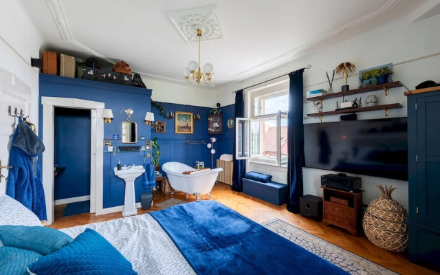 Premium 3 Bed 3 Bath Lounge Apartment
