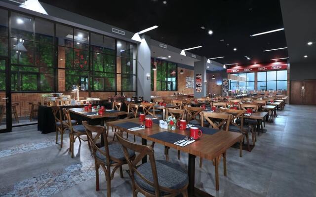 NEO+Waru-Sidoarjo by ASTON