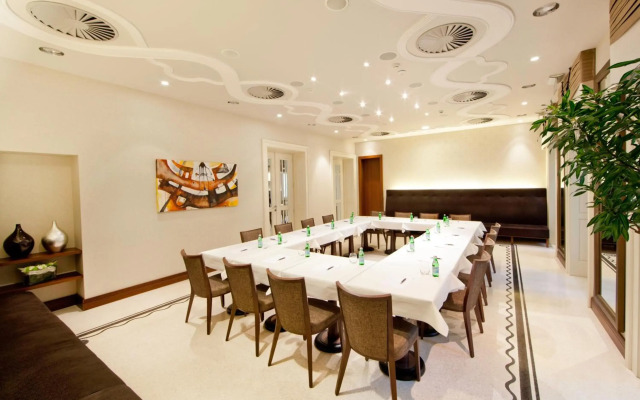 Roset Hotel & Residence