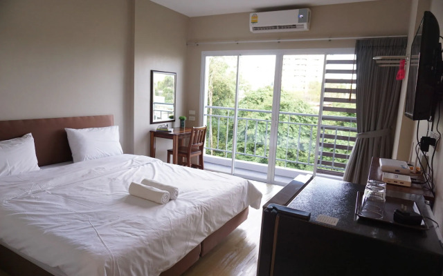 Chompu Nakarin Apartment