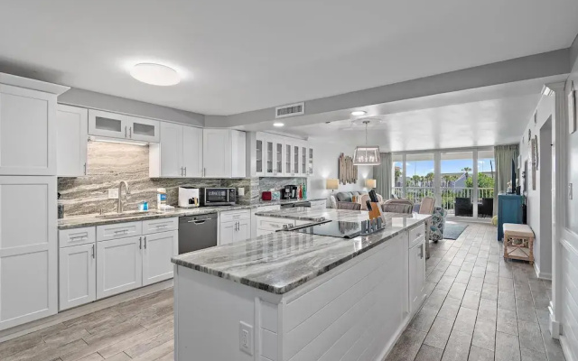 Shoreline Towers 3033