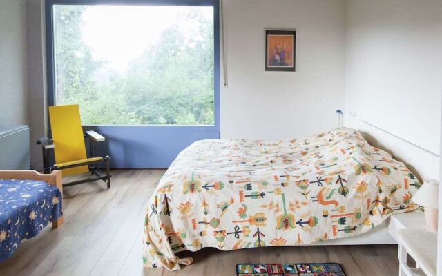 Modern Holiday Home With big Garden Near Forest