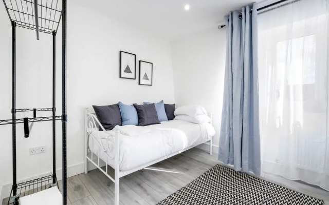 Luxury 1 & 2 bed Apartment free parking