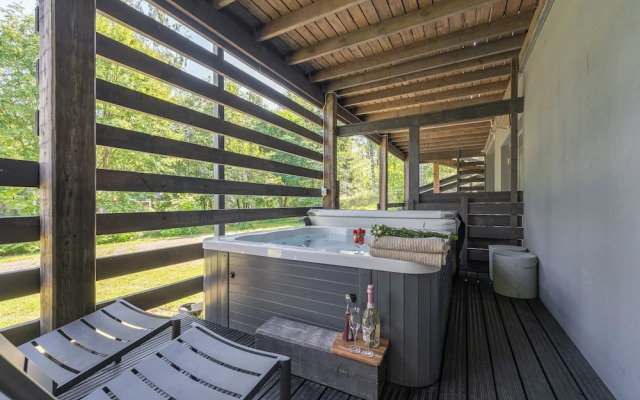 Comfy Cabin in Tahko  with Hot Tub. Private Sauna