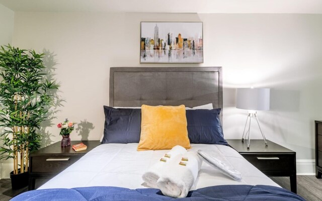 2BR Apt With Netflix- In the Heart of DT Hamilton