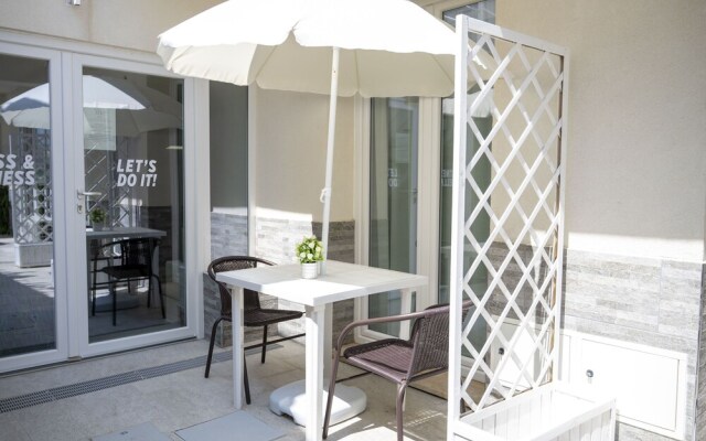 Onice Apartment On Sea Shore