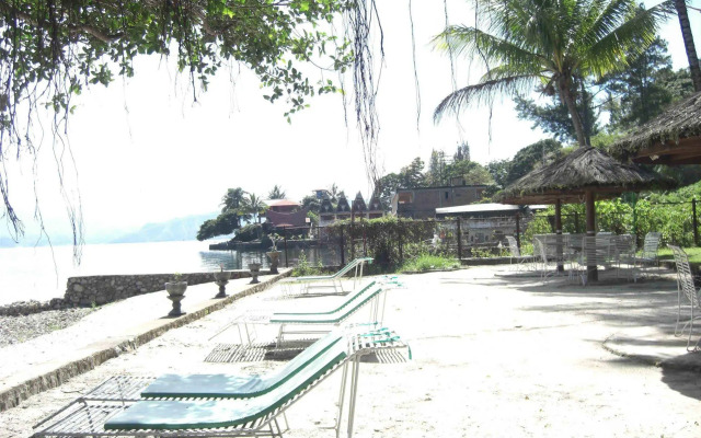 Pandu Lakeside Hotel Tuktuk