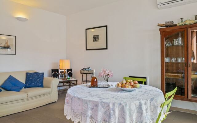 Relaxing Bosa Stay With Veranda