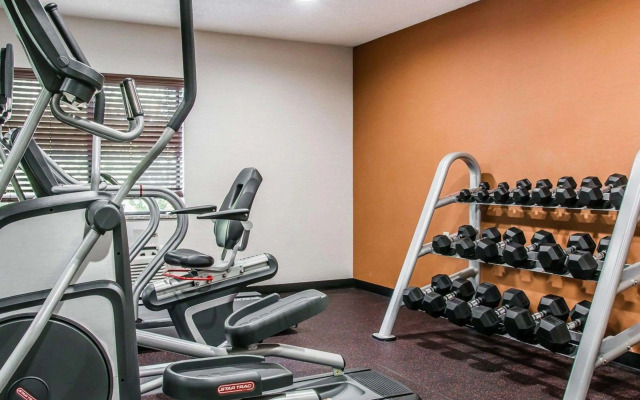 Quality Inn & Suites Warren - Detroit