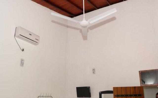 Tharusha White House Hotel