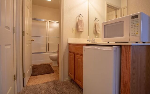Ozark Comfort 3 Bedroom Condo by RedAwning