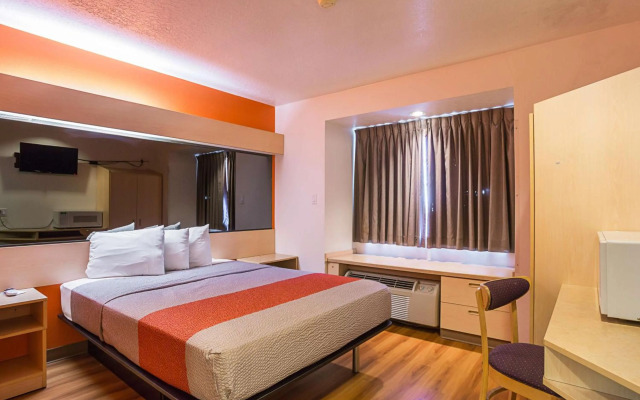 Motel 6 Bernalillo, NM