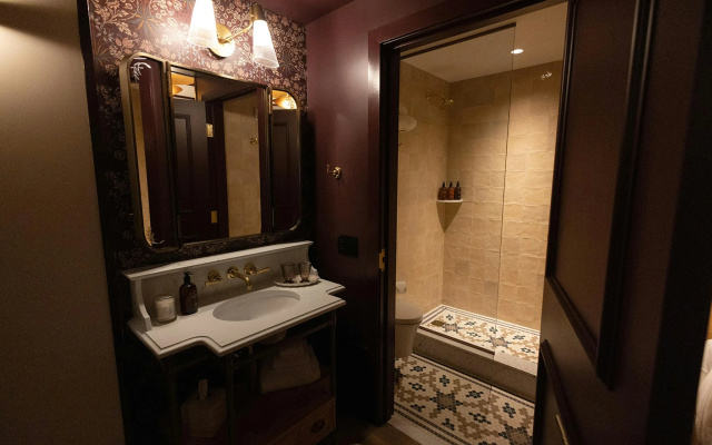 Fidelity Hotel