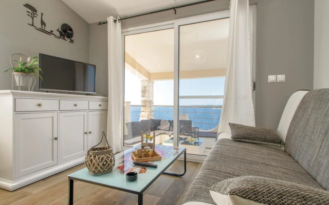 Beautiful Home in Vela Luka With 2 Bedrooms and Jacuzzi