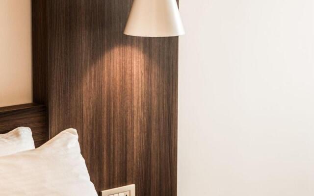 TN & CO Hotel