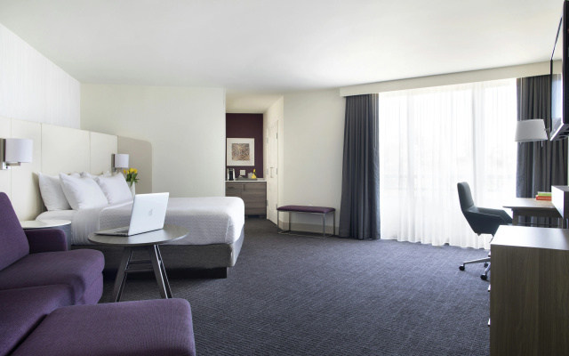 Crowne Plaza Atlanta Perimeter at Ravinia by IHG