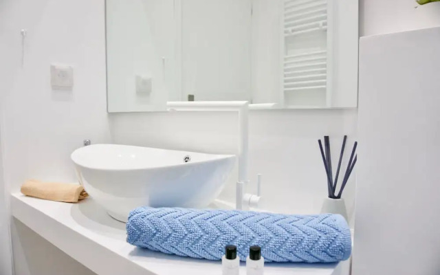 Calm and Serene Apt in Athens center