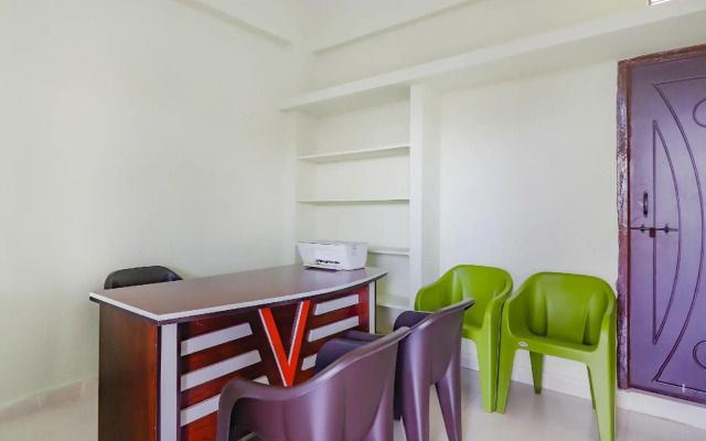 Oyo Flagship 76370 Sri Residency