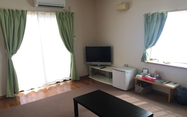 HEARTLAND HOUSE - Female Only & Couple Only