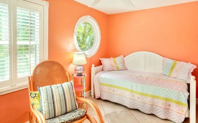 Lollipop 3 Bedroom Home by RedAwning