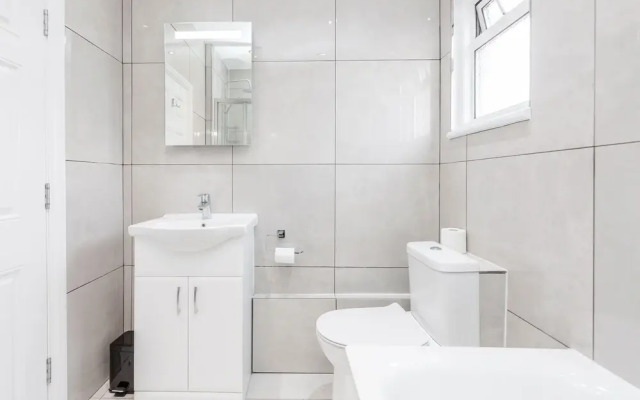 Modern & Spacious 3BR Terraced House