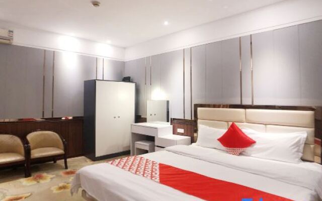 Chongqing Lushan Junwei Business Hotel