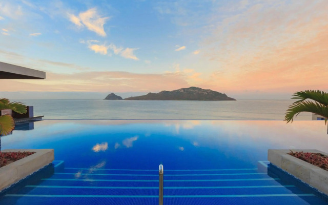 Courtyard By Marriott Mazatlan Beach Resort
