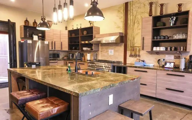 Bamboo Loft 6BR