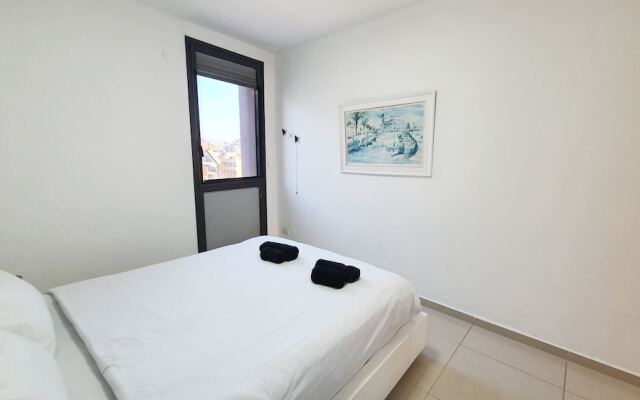 Design Apt Parking Included 2BDR TL16