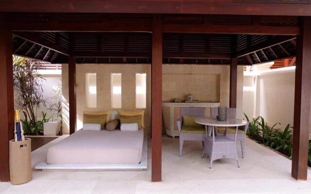 Отель The Royal Santrian