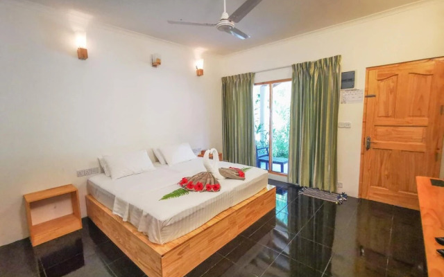 Thoddoo Beach Holiday Inn