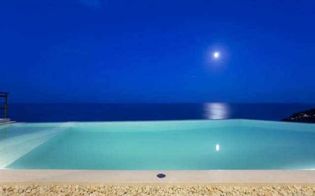 Villa Moonshadow
