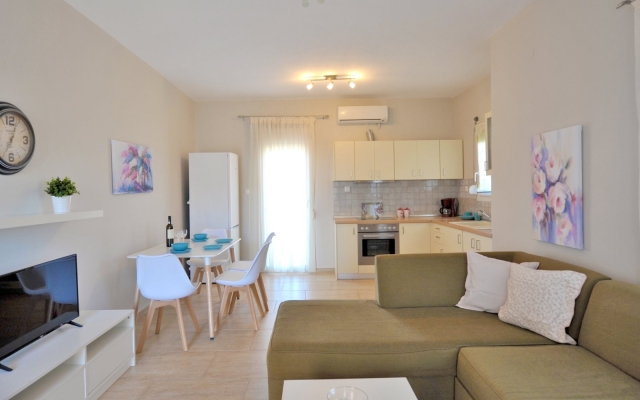 Fotinia Beach House 1st floor - Dionysiou Beac...
