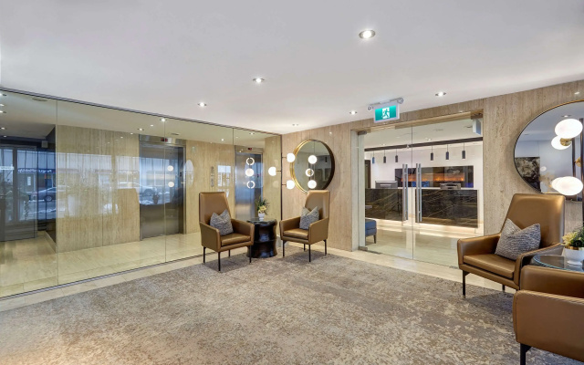 Town Inn Suites Hotel - Image 2