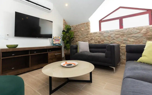 The Travelers Condo by Acomodo