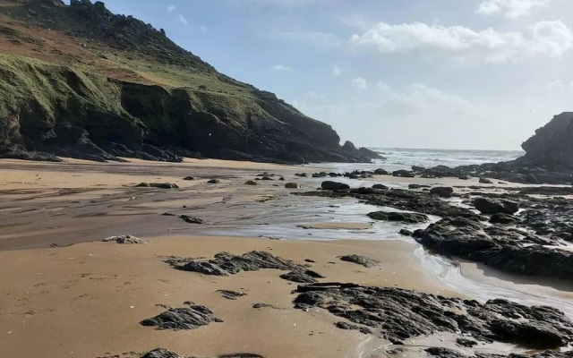 Coastal 4-bed Barn Between Salcombe & Hope Cove