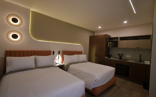 Expo Satelite 2750 Hotel & Suites